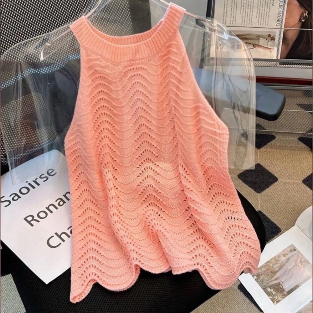SHEIN Peach Wave Knit Halter Tank Top